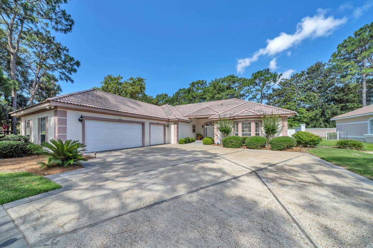 BAYTOWNE AVE EAST - Residential