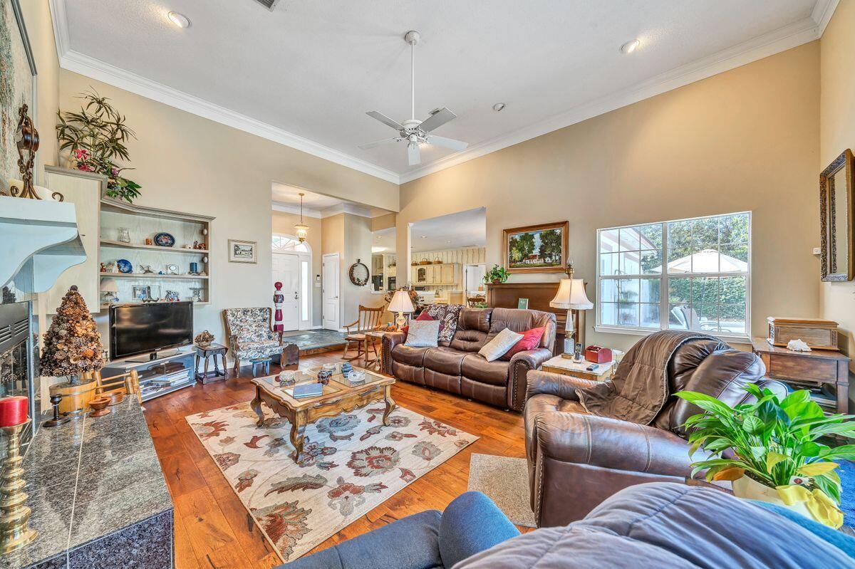 BAYTOWNE AVE EAST - Residential