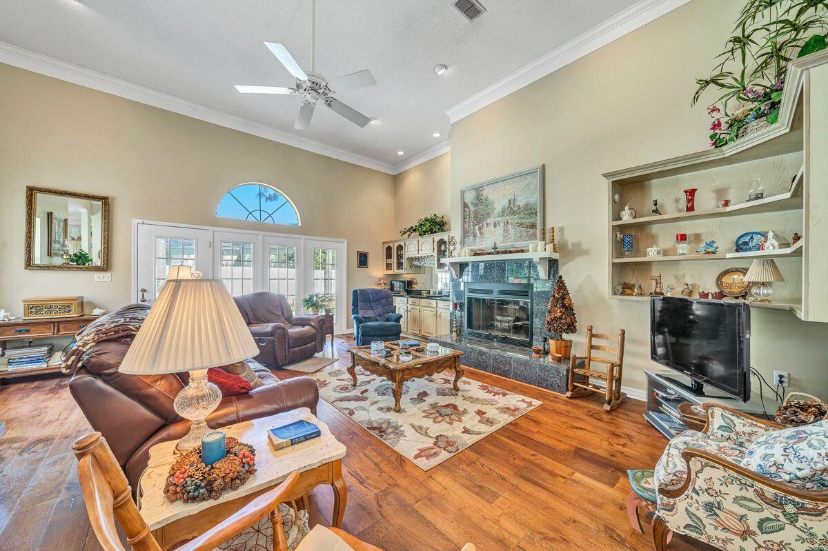 BAYTOWNE AVE EAST - Residential