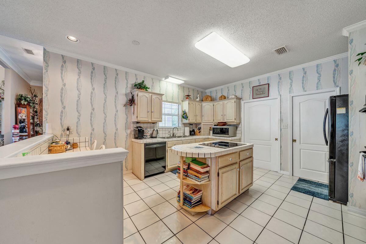 BAYTOWNE AVE EAST - Residential