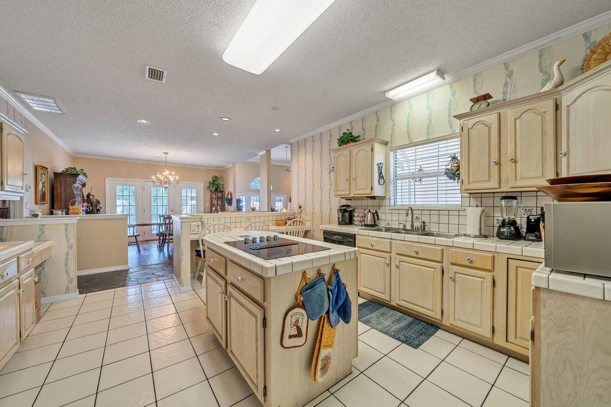 BAYTOWNE AVE EAST - Residential