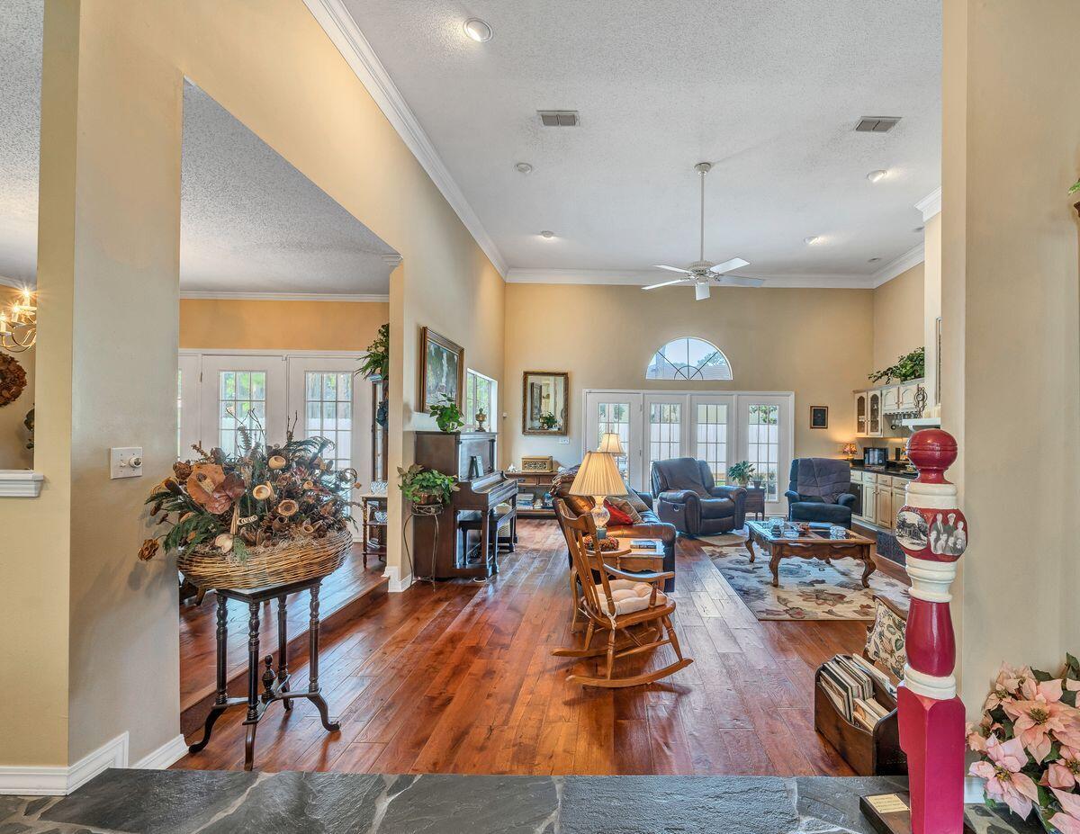 BAYTOWNE AVE EAST - Residential