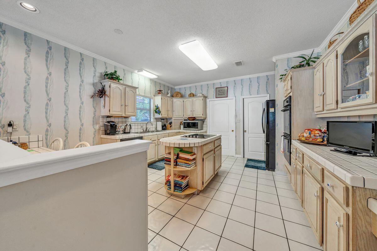 BAYTOWNE AVE EAST - Residential