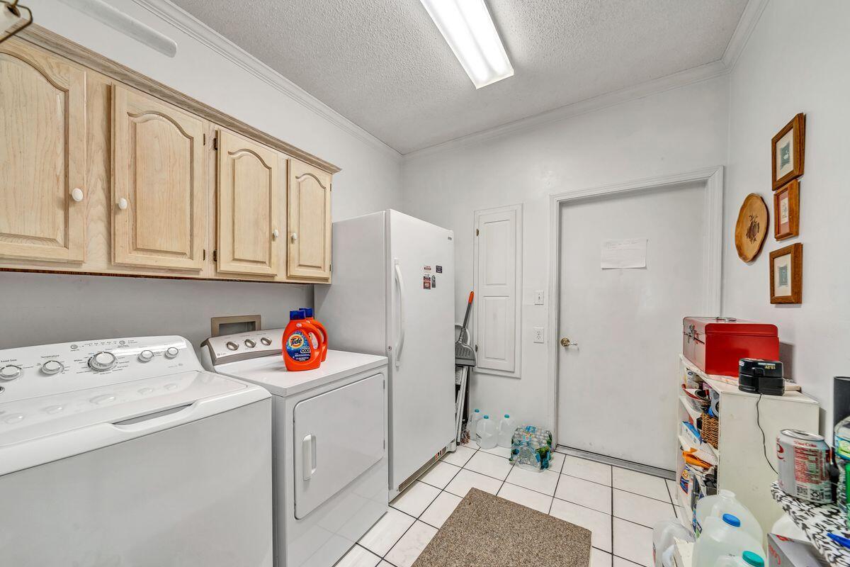 BAYTOWNE AVE EAST - Residential