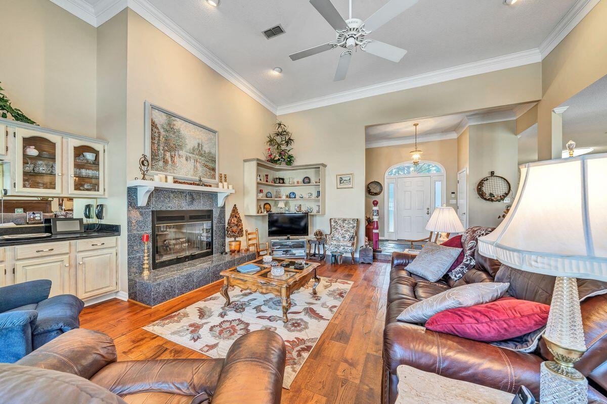 BAYTOWNE AVE EAST - Residential