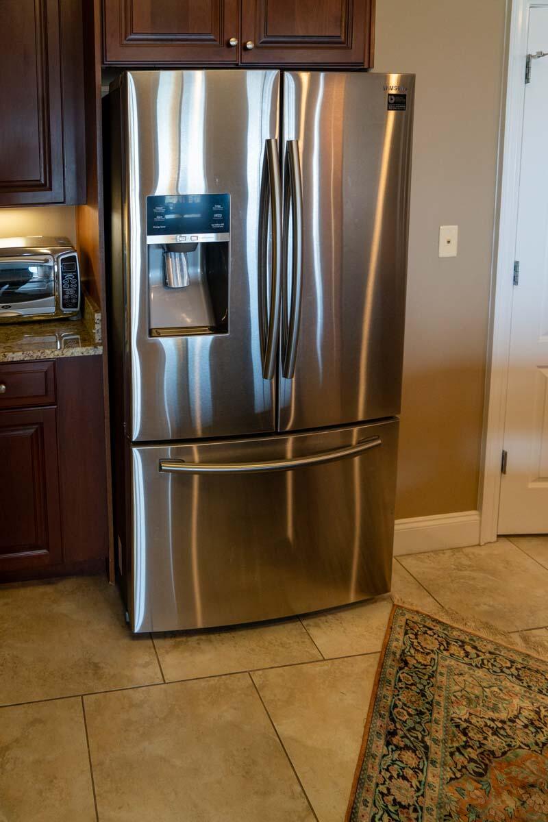 PRESIDIO YACHT CLUB UNIT 1202 STORAGE 12B & PARKING P1-69/70 WETSLIP E-18 - Residential