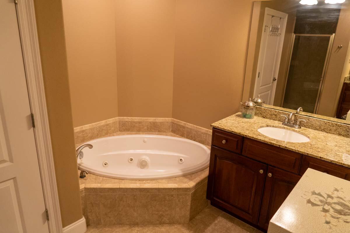 PRESIDIO YACHT CLUB UNIT 1202 STORAGE 12B & PARKING P1-69/70 WETSLIP E-18 - Residential