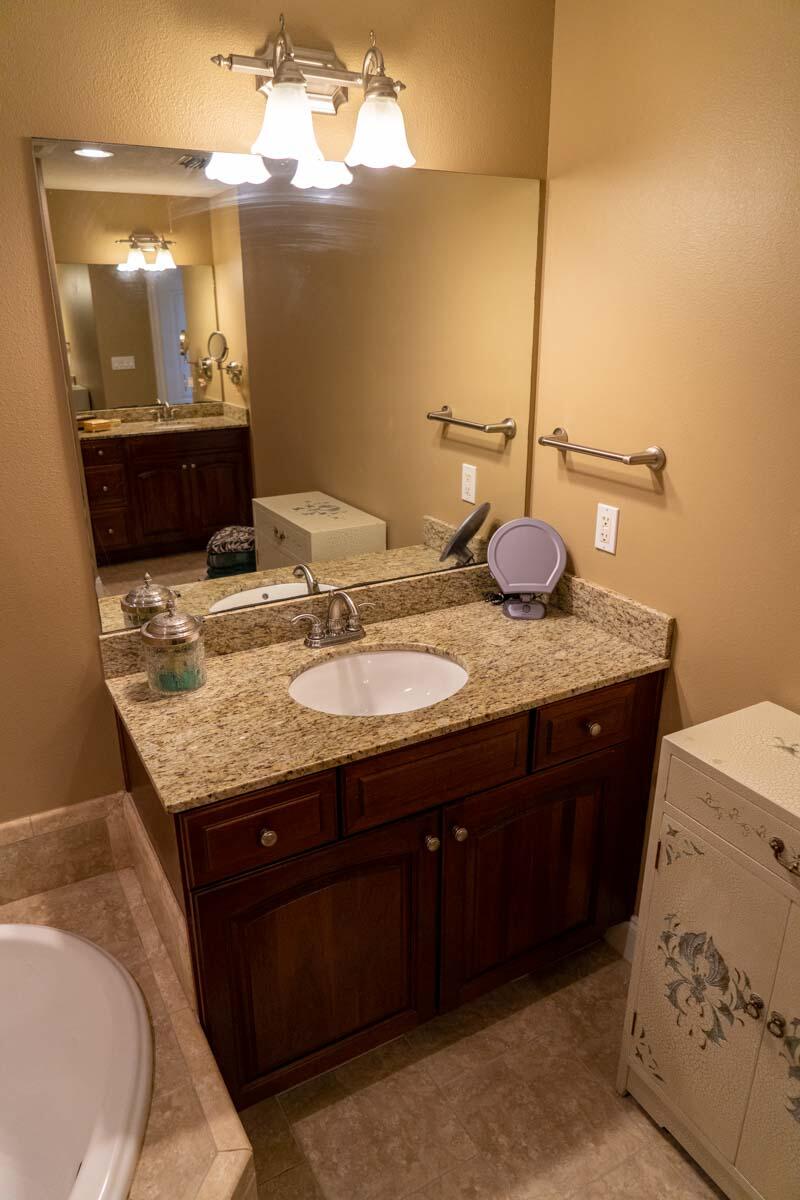 PRESIDIO YACHT CLUB UNIT 1202 STORAGE 12B & PARKING P1-69/70 WETSLIP E-18 - Residential