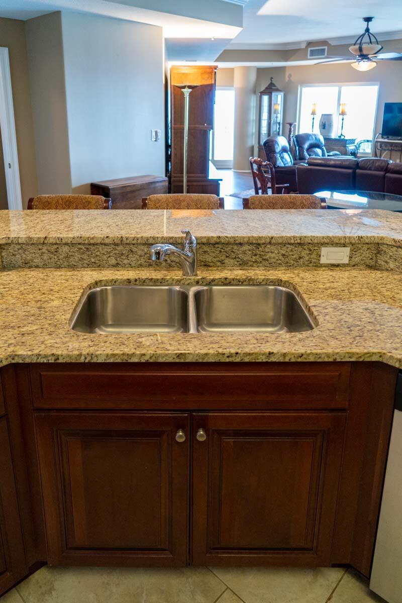 PRESIDIO YACHT CLUB UNIT 1202 STORAGE 12B & PARKING P1-69/70 WETSLIP E-18 - Residential