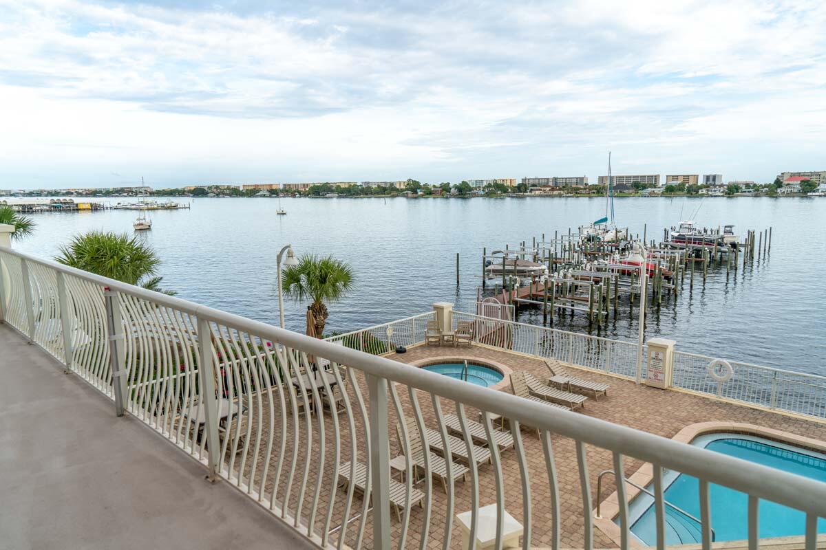 PRESIDIO YACHT CLUB UNIT 1202 STORAGE 12B & PARKING P1-69/70 WETSLIP E-18 - Residential