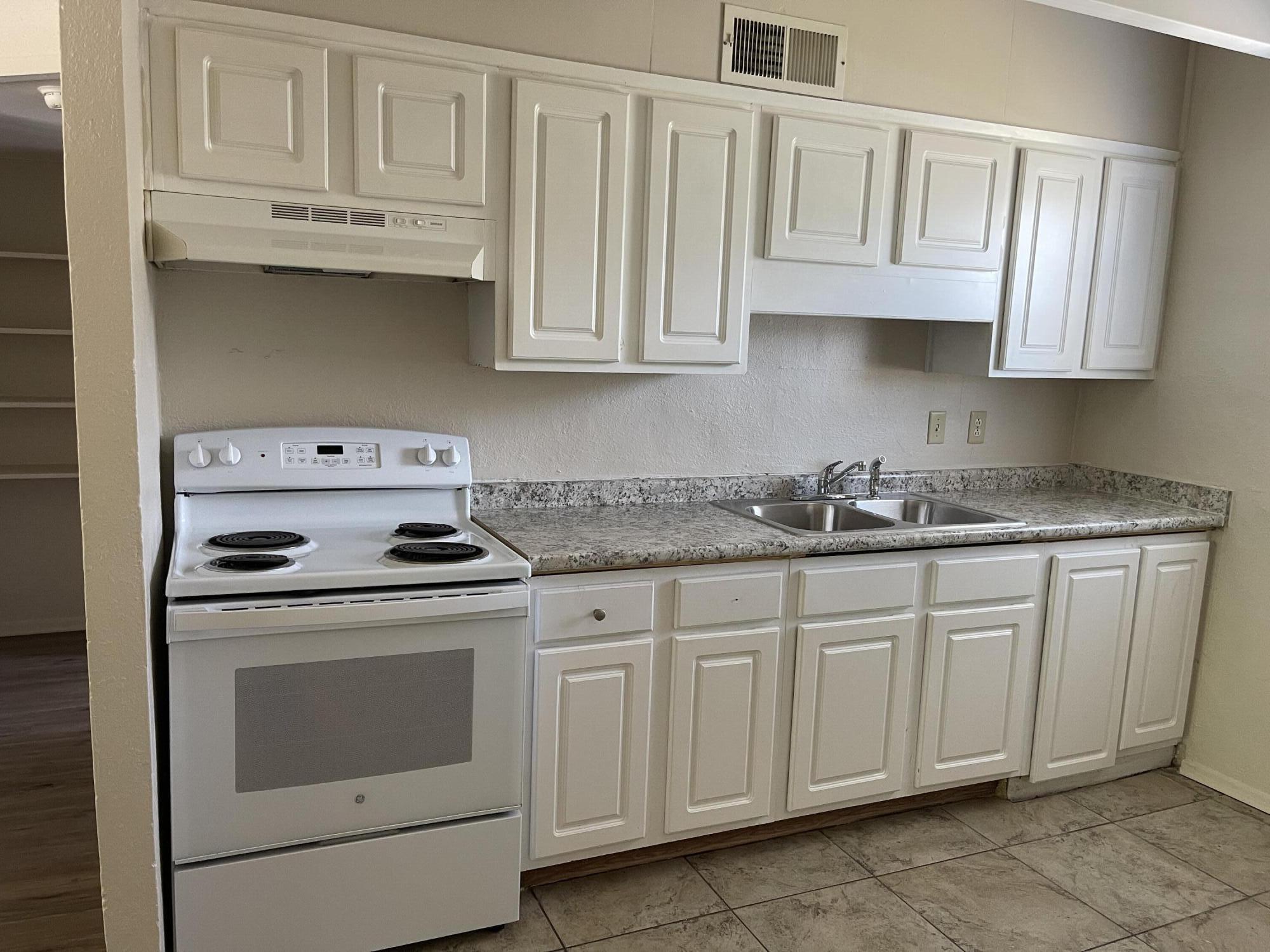 Located in Fort Walton Beach, Rene Lynn apartments have both 1 and 2 bedroom units. These units are spacious and the building is fully concrete.