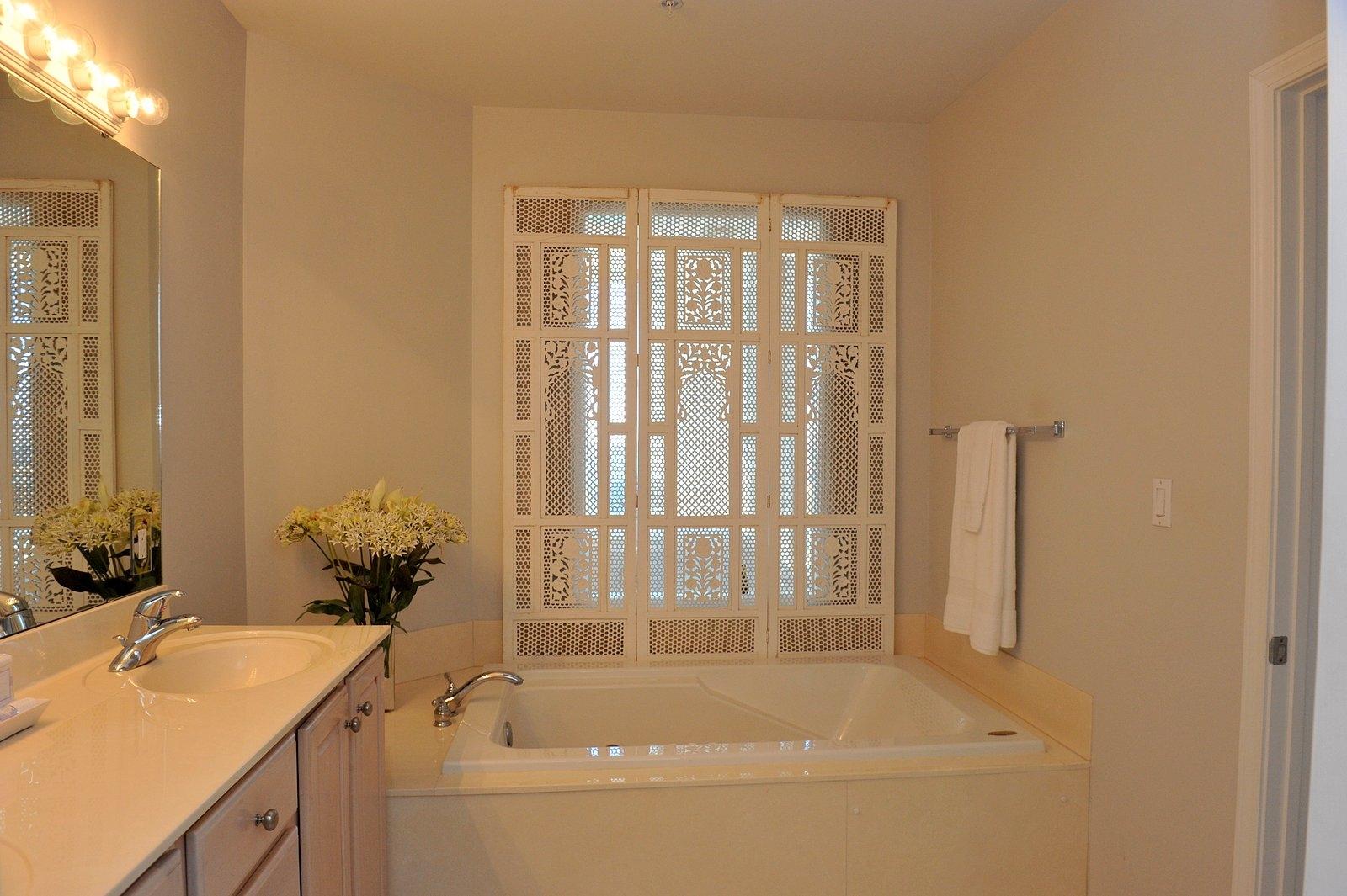 SILVER BEACH TOWERS - Residential