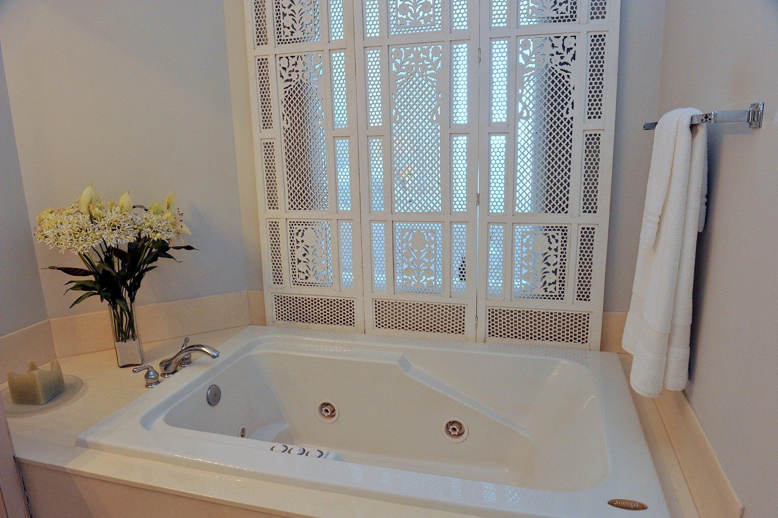 SILVER BEACH TOWERS - Residential