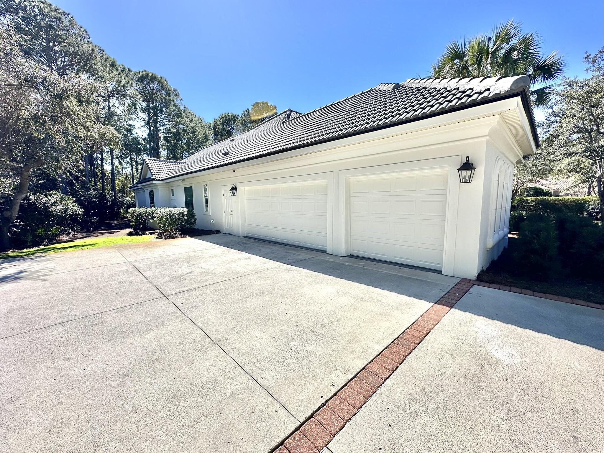BURNT PINE - Residential
