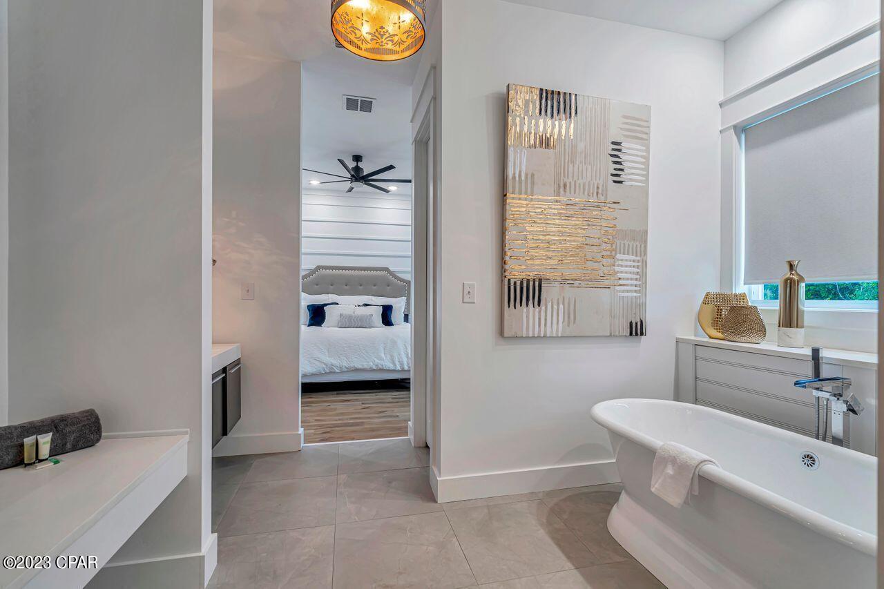 LAGUNA BEACH - Residential