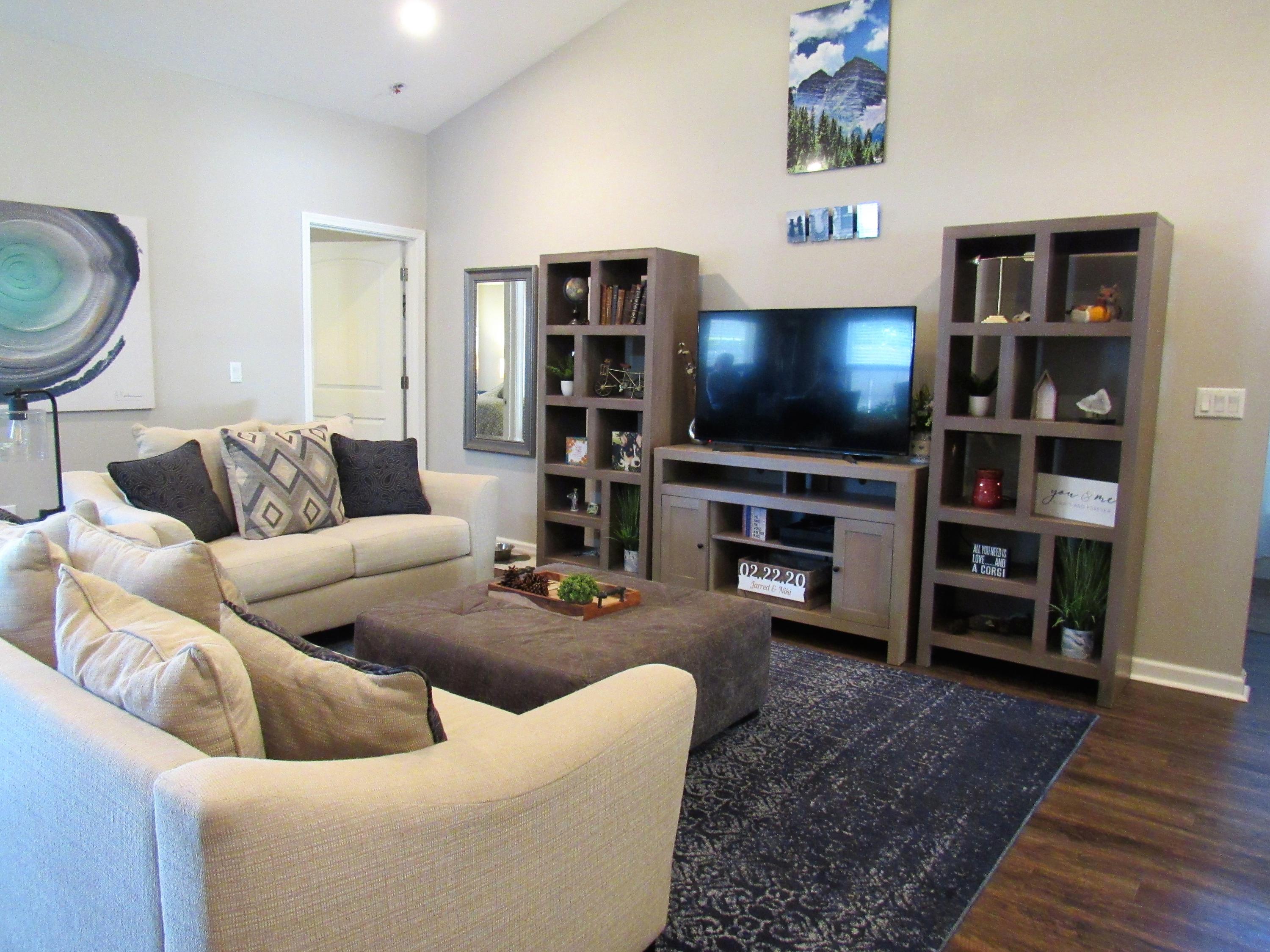 VALPARAISO PINECREST 6 - Residential