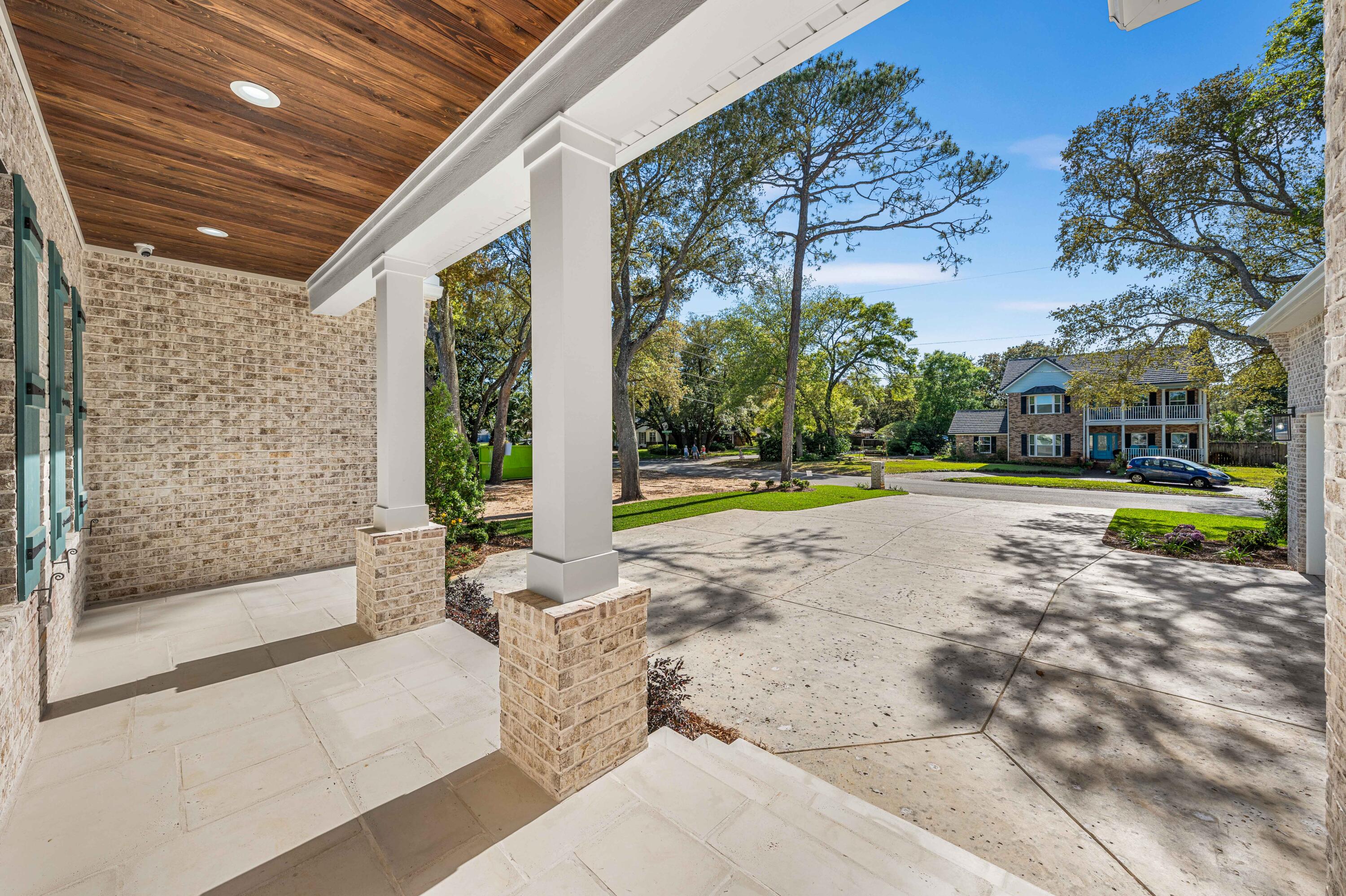 ELLIOTTS POINT - Residential