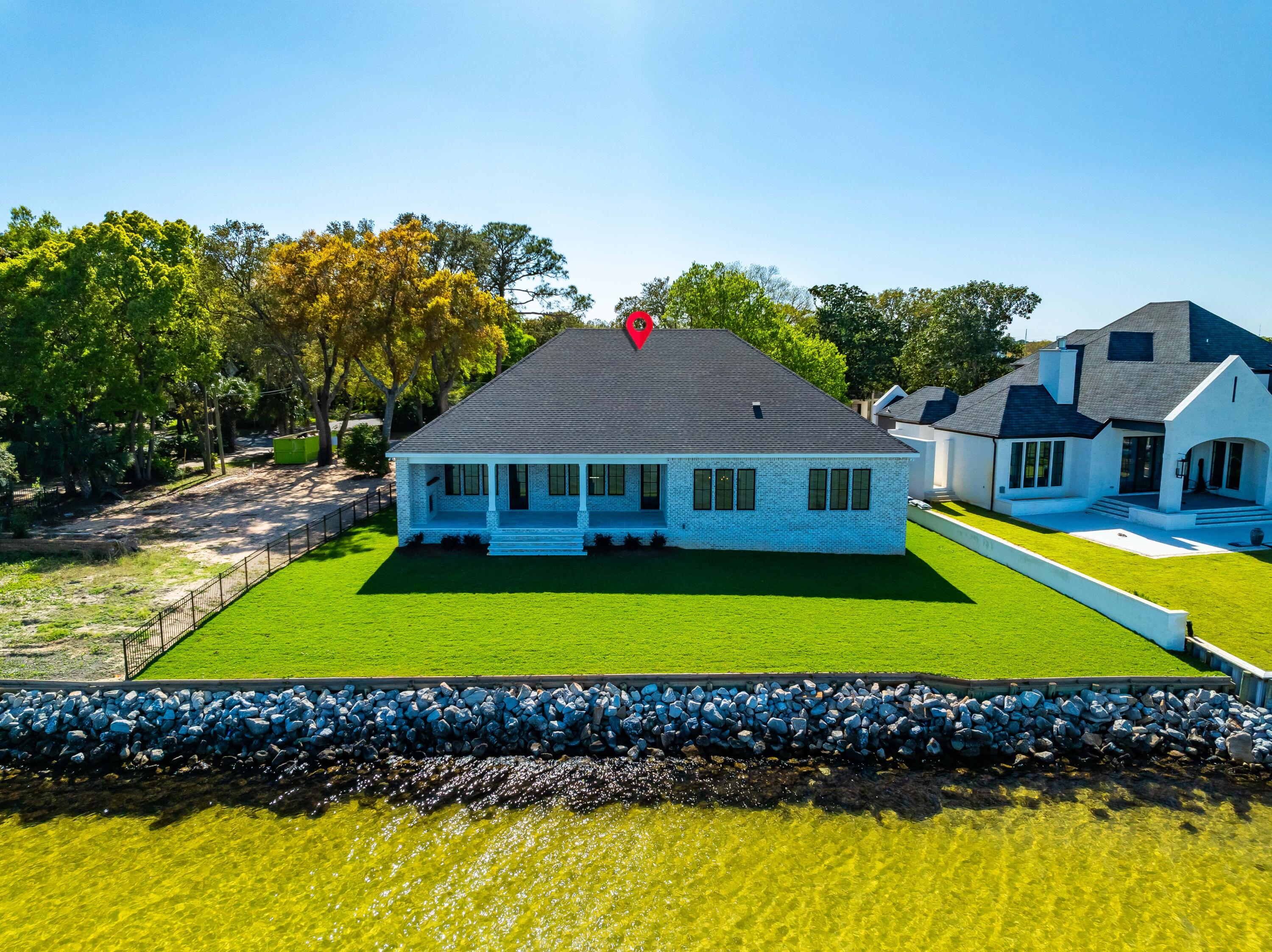 ELLIOTTS POINT - Residential