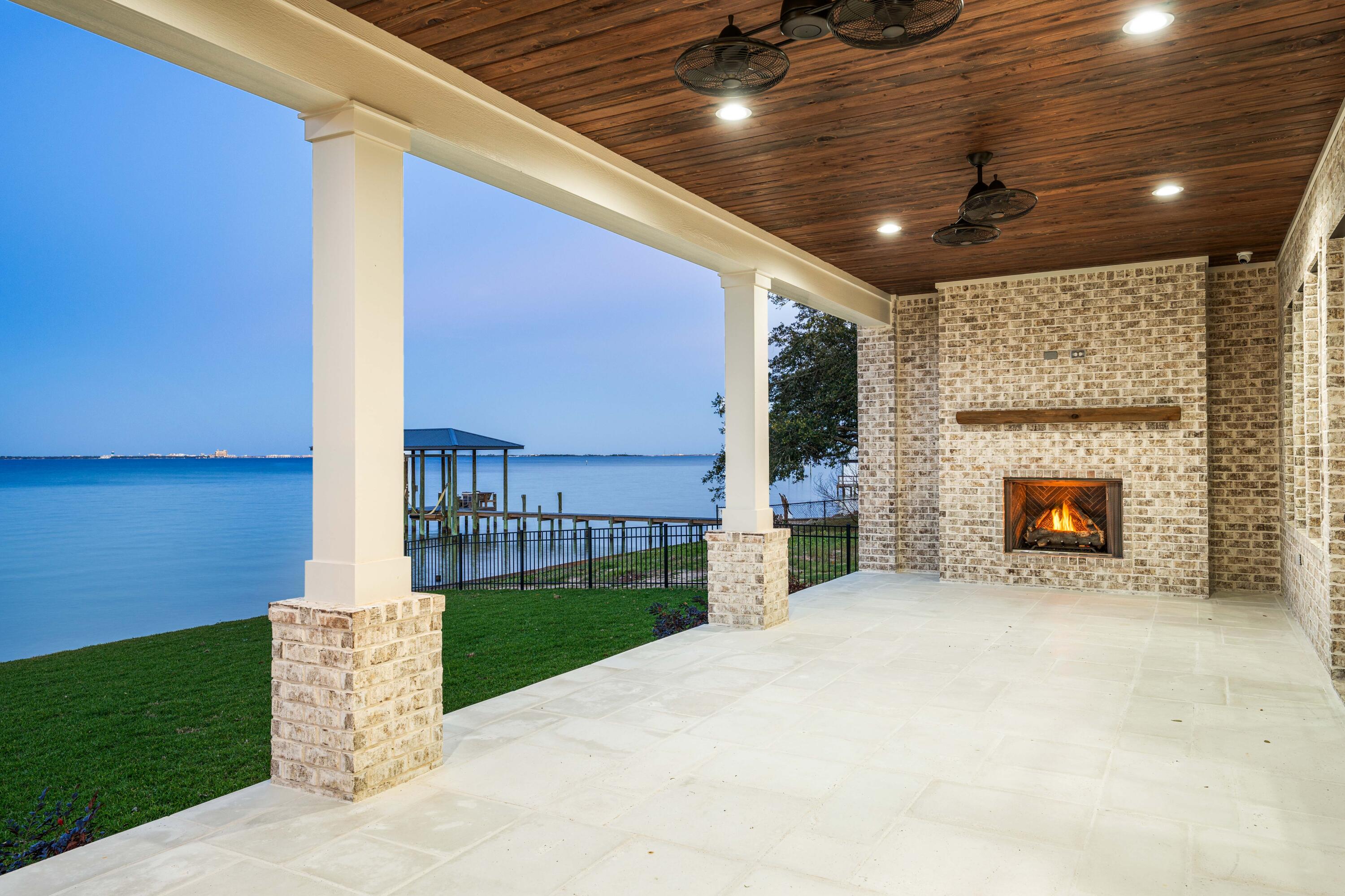 ELLIOTTS POINT - Residential