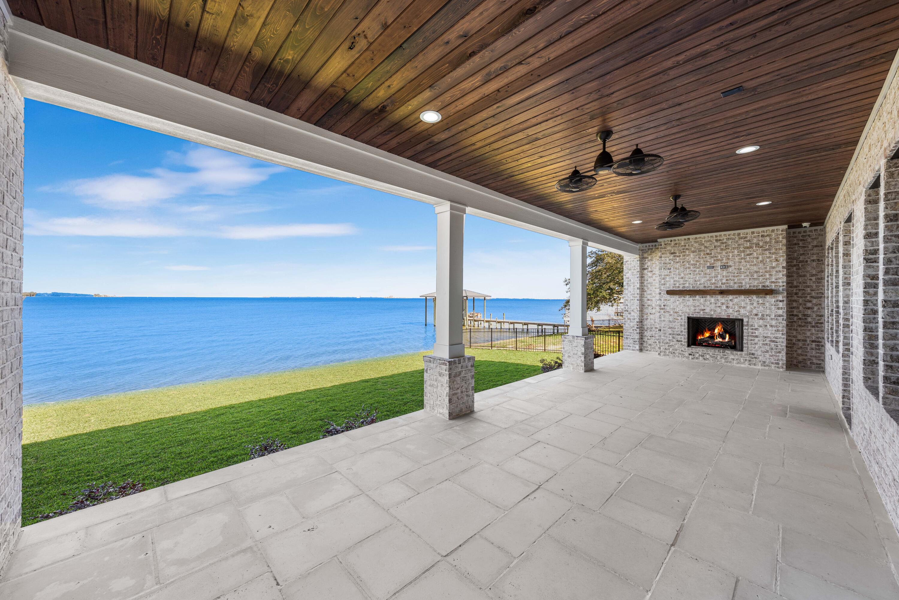 ELLIOTTS POINT - Residential