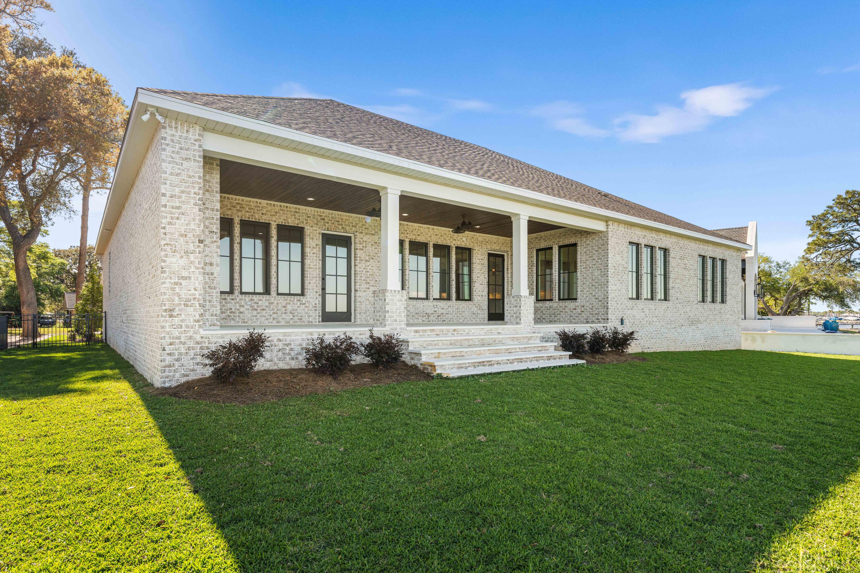 ELLIOTTS POINT - Residential