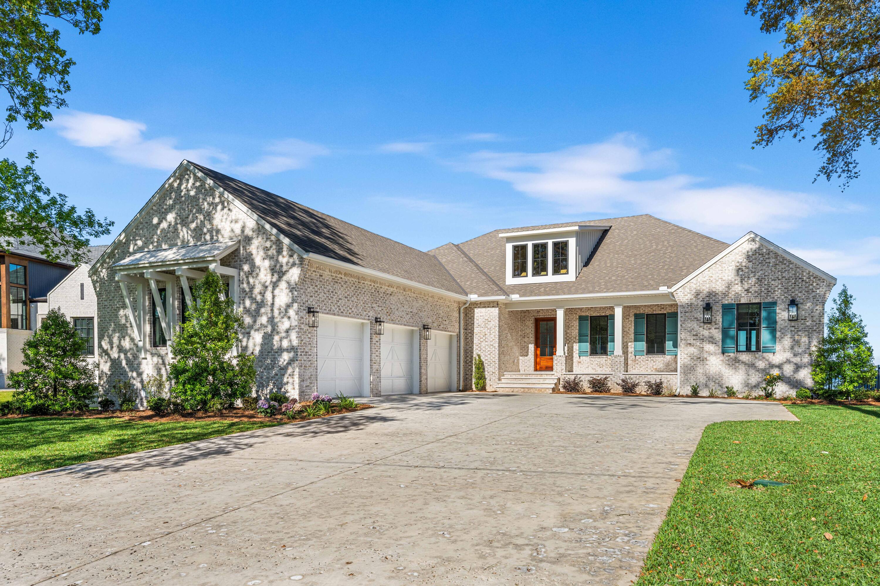 ELLIOTTS POINT - Residential