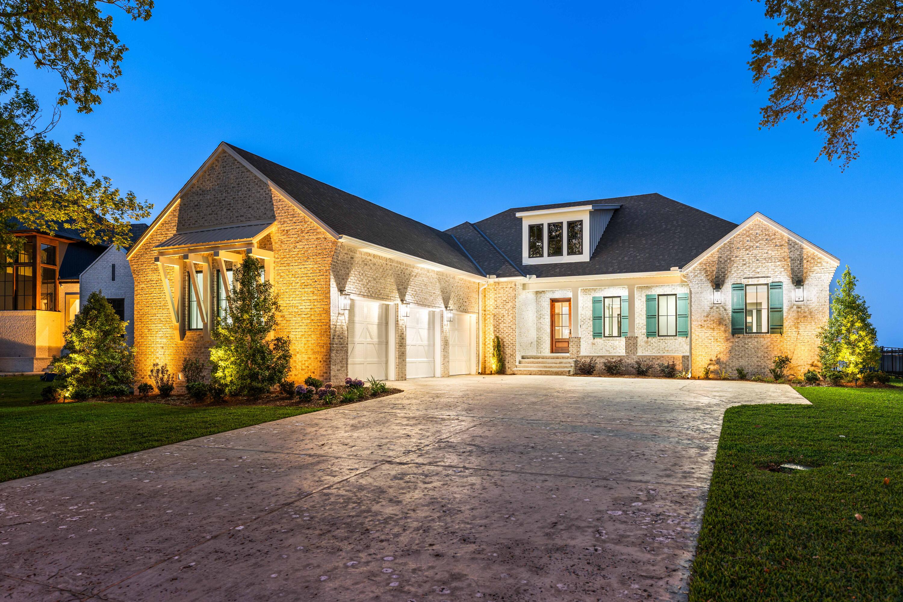 ELLIOTTS POINT - Residential