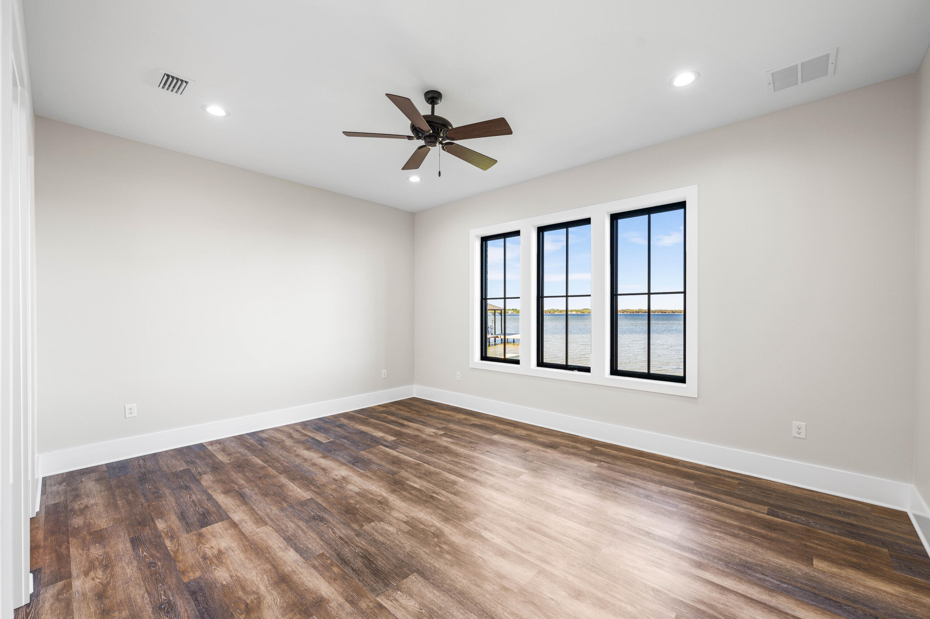 ELLIOTTS POINT - Residential