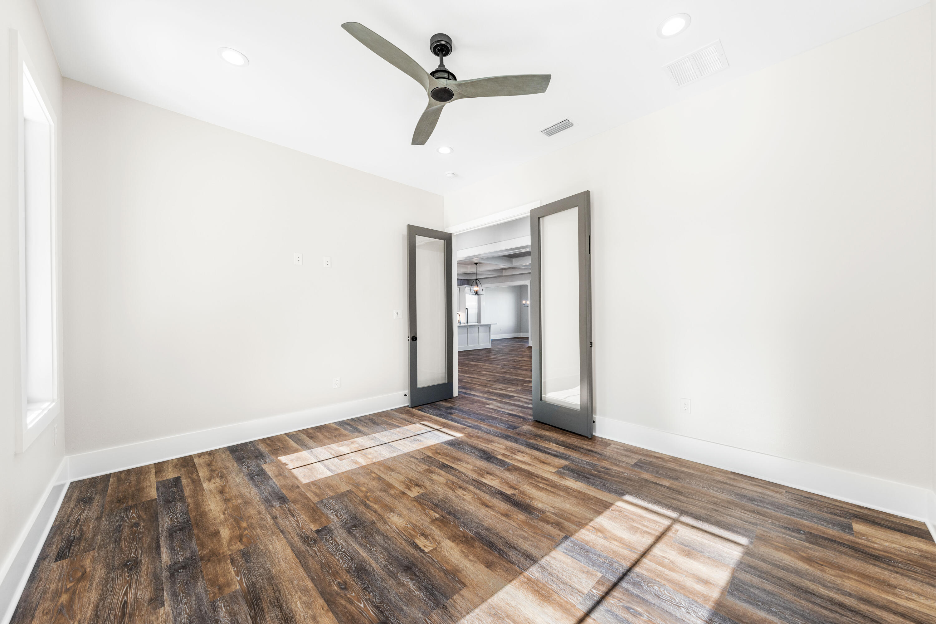 ELLIOTTS POINT - Residential