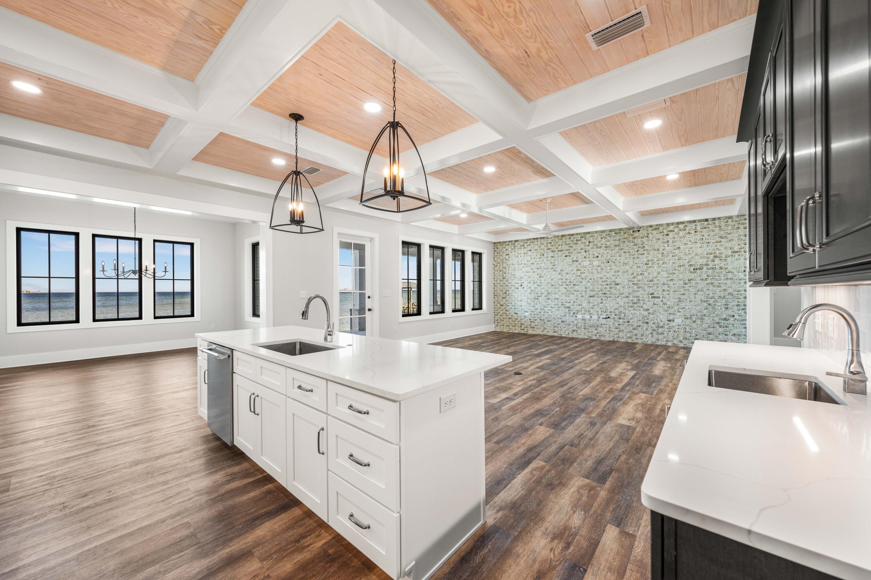 ELLIOTTS POINT - Residential