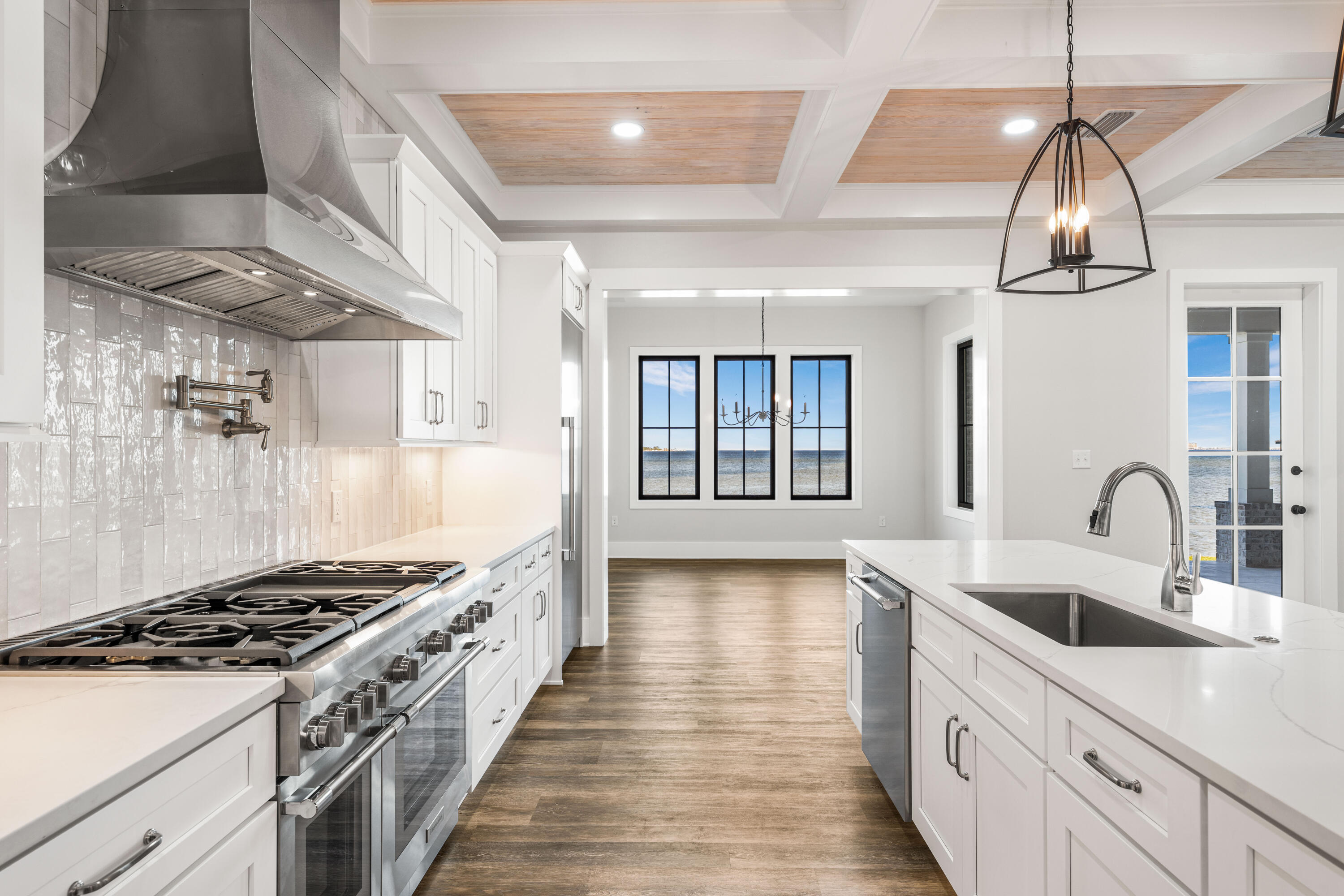 ELLIOTTS POINT - Residential