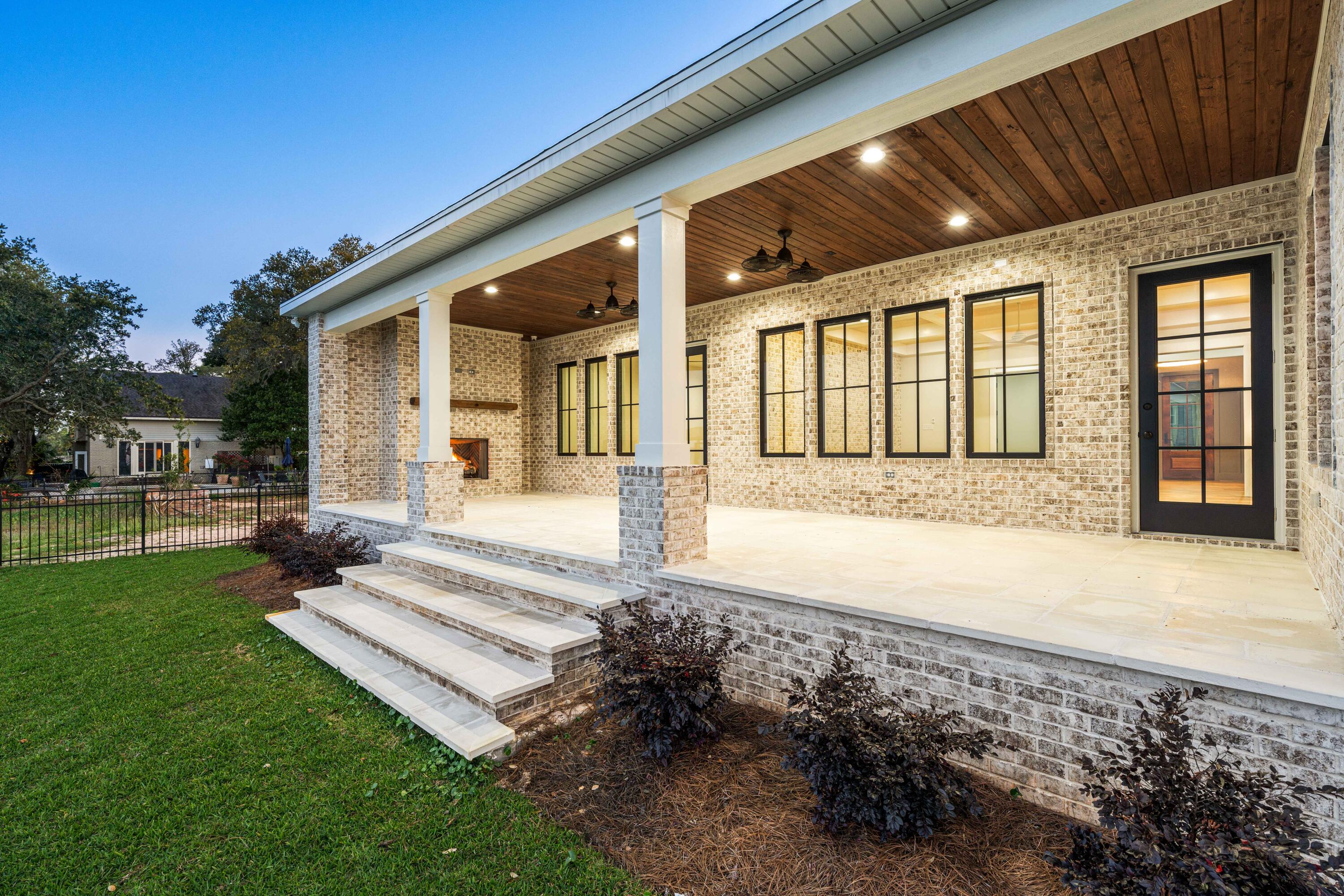 ELLIOTTS POINT - Residential