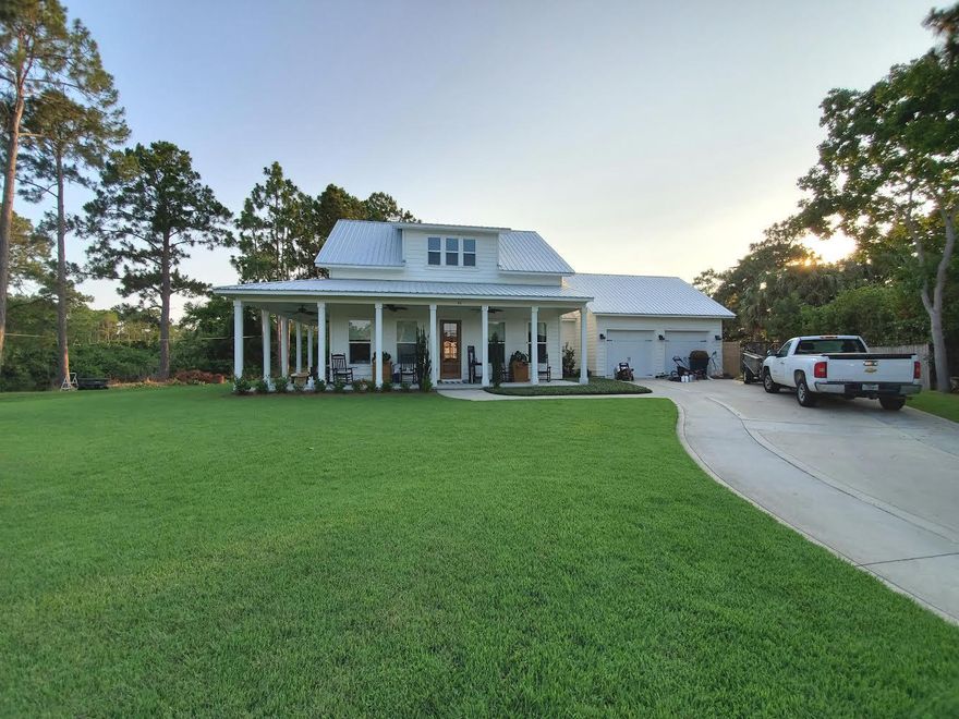 ENTERED AS COMP PURPOSES ONLY. GREAT LOCATION. LOCATED CLOSE TO SACRED HEART HOSPITAL, GRAND BLVD AND SANDESTIN RESORT. THIS 4 BEDROOM MODERN FARMHOUSE HOUSE IS LOCATED ON A LAKE IN A PRIVATE CUL DE SAC WITH A 2 CAR GARAGE. OPEN FLOOR PLAN HOME WITH MASTER AND 2ND BEDROOM ON THE FIRST FLOOR. ALL WOODLIKE FLOORS THRU ENTIRE HOUSE.BUYER AND SELLER ARE BOTH LICENSED FLORIDA REAL ESTATE AGENTS.