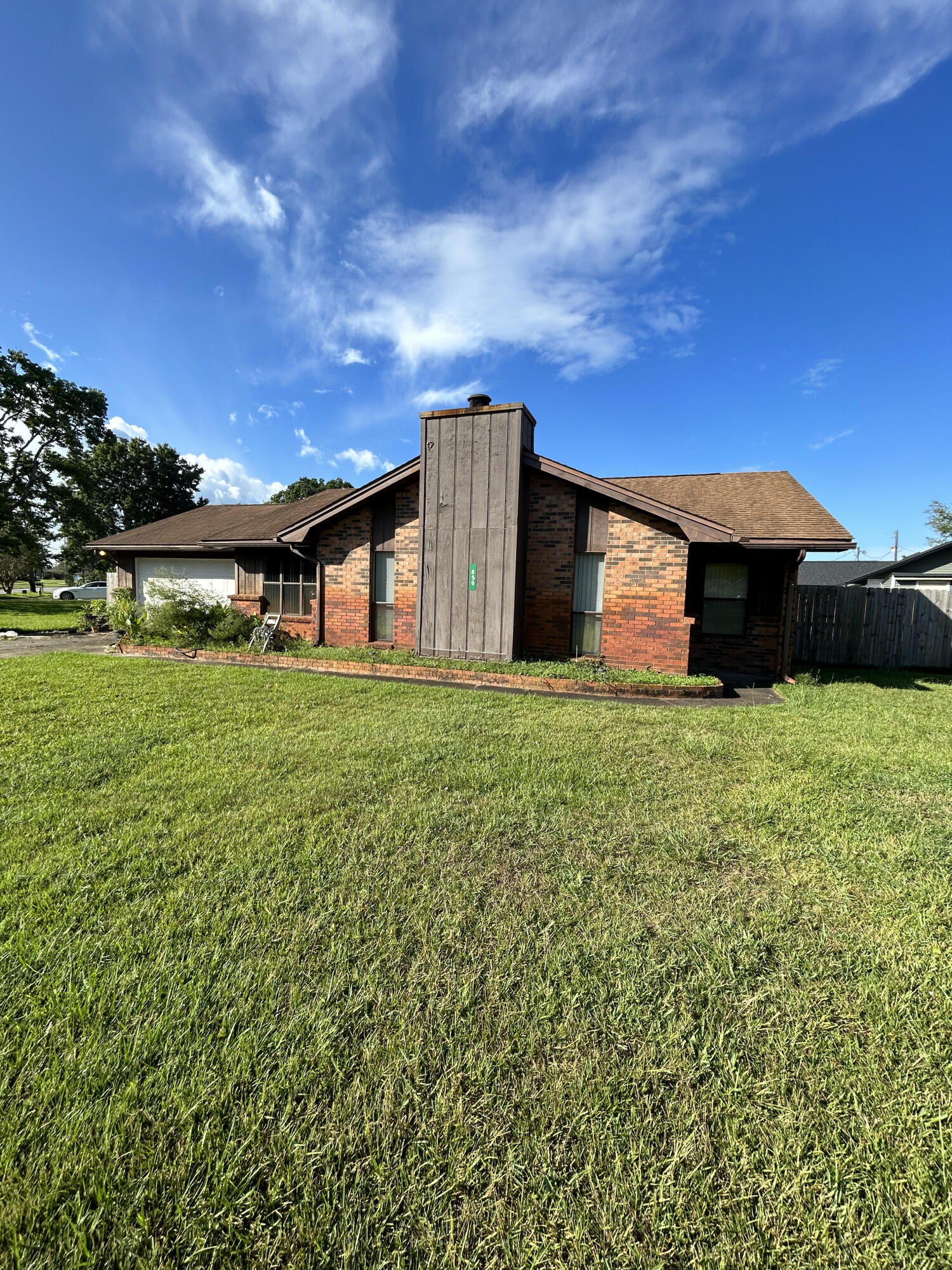 Calling all investors! Come and claim this Mary Esther home in a nice neighborhood on a corner Lot. This home has good bones and It's waiting for all of your upgraded touches!New A/C and Water Heater(2021)Roof 20 years