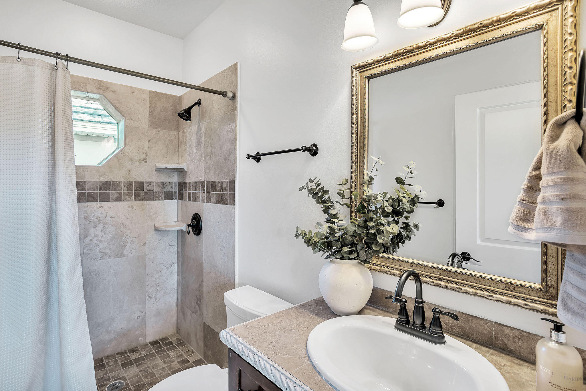 REGATTA BAY - Residential