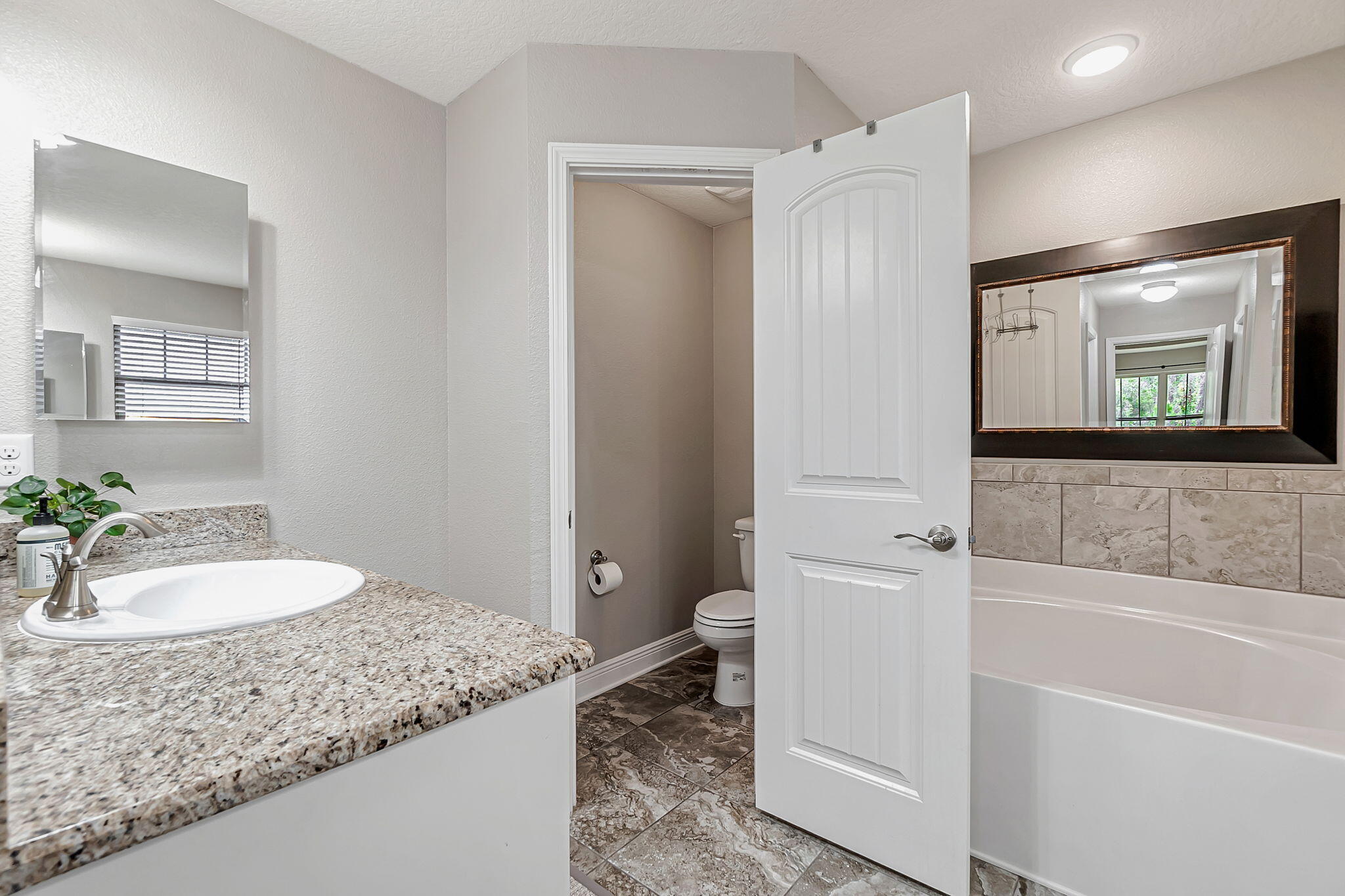 HOLLEY BY THE SEA - Residential