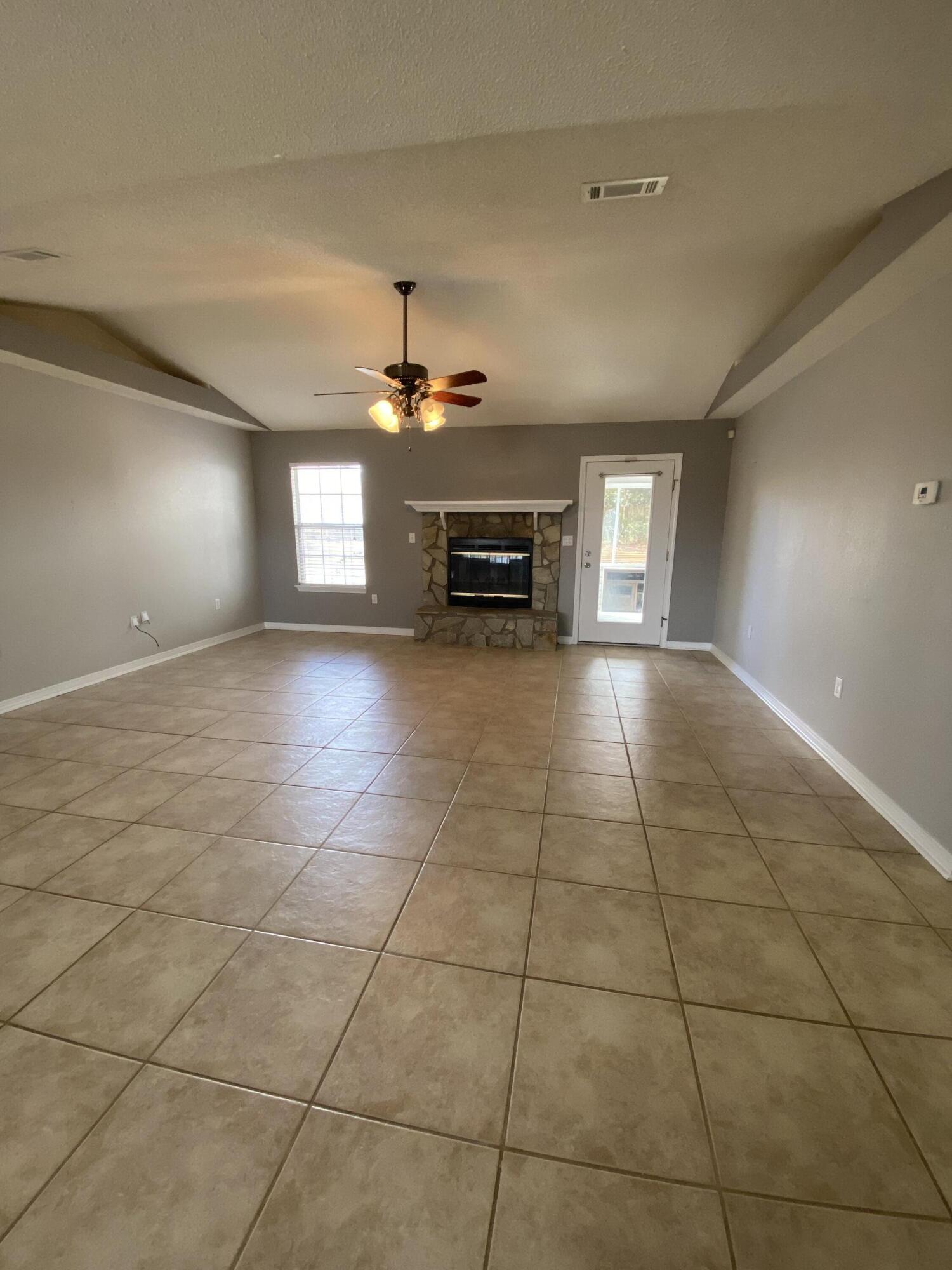 COUNTRYVIEW ESTATES 4TH ADDN - Residential Lease