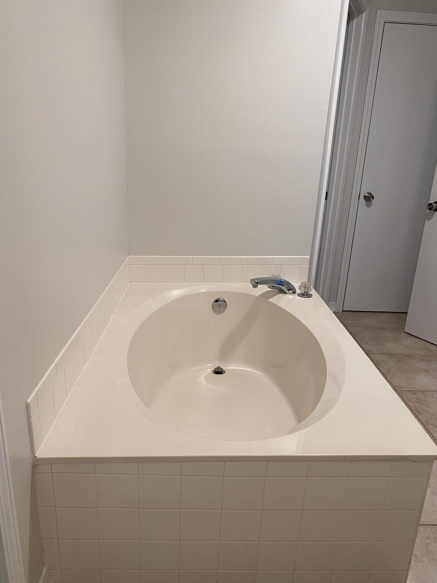 COUNTRYVIEW ESTATES 4TH ADDN - Residential Lease