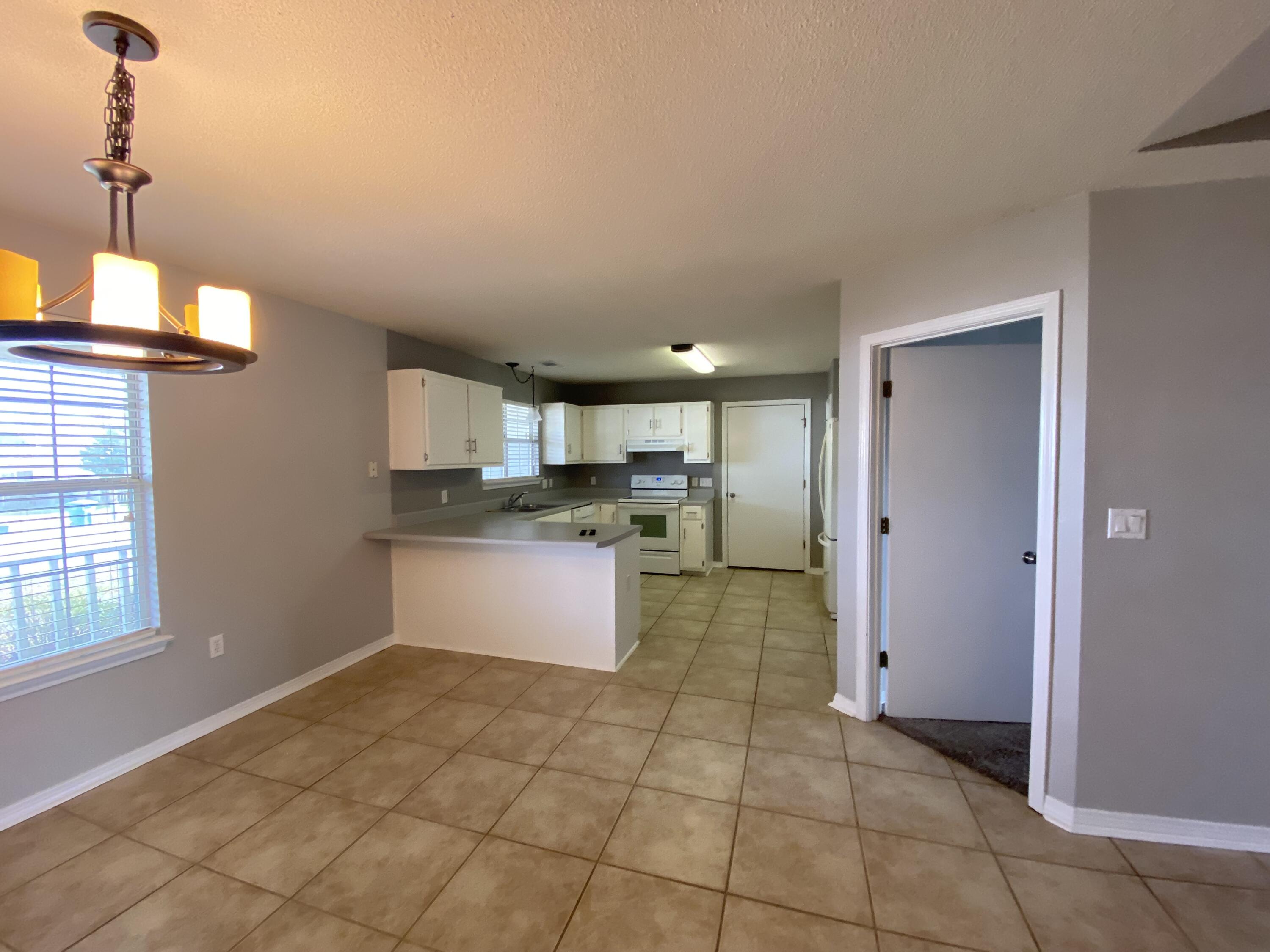 COUNTRYVIEW ESTATES 4TH ADDN - Residential Lease