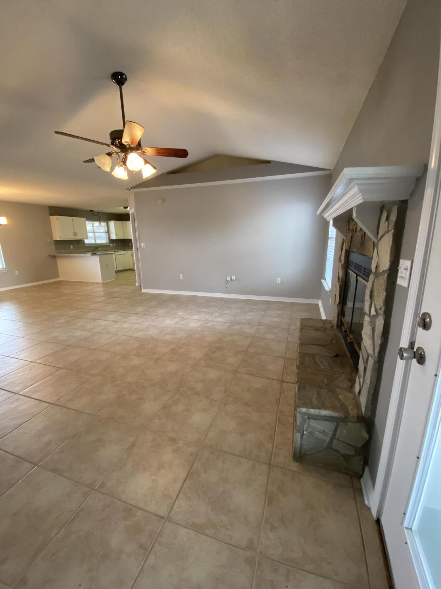 COUNTRYVIEW ESTATES 4TH ADDN - Residential Lease