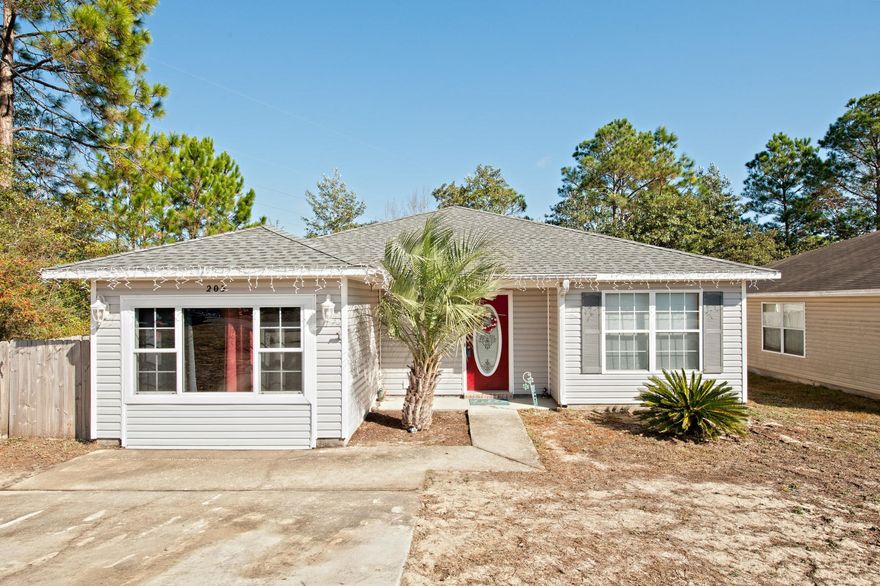 Move in ready. Seller willing to contribute up to $750.00 towards buyer's closing cost at closing. Perfect three bedroom with two full baths. Open floor plain. Spit Bedroom adds additional privacy. Large walk in closet in Master Bedroom with Full bathroom en-suite. Ample cabinets adorn the Eat in kitchen. The laundry room is centrally located just steps from additional bed rooms. A Bonus room is ready for your work out room, office or play room. Close to RT 85 and Interstate 10.