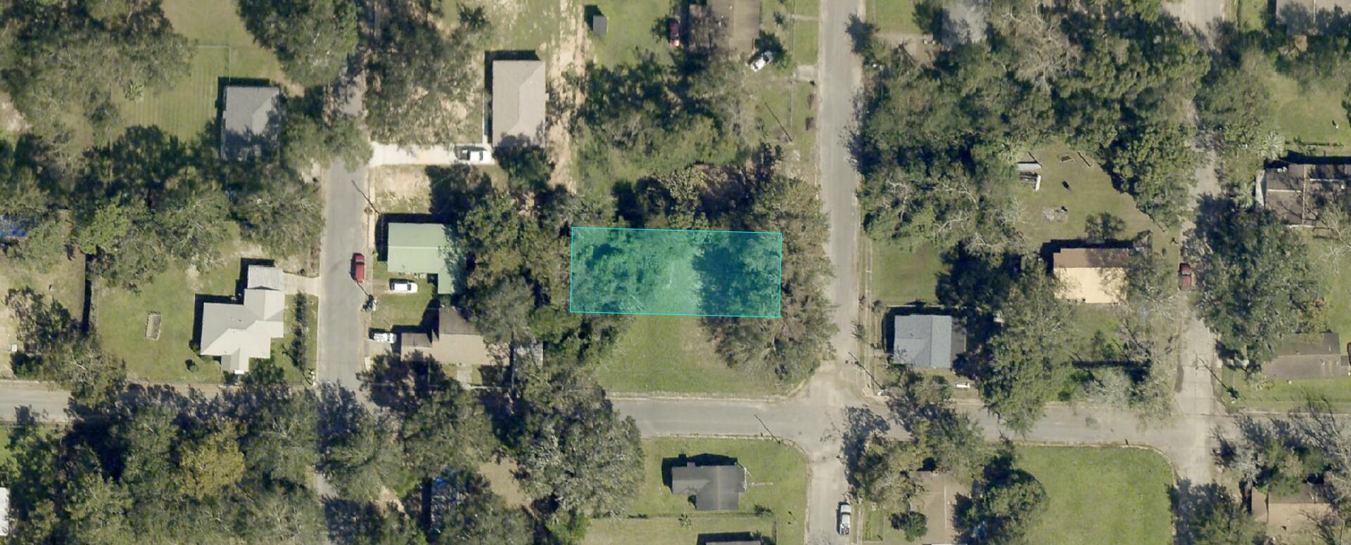 Nice half wooded .14 acre lot in Milton perfect for a new build. Spend the weekends with the family at Carpenter Park as you launch your boat into Blackwater River.