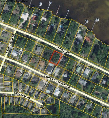 Build your Dream Home across the street from the Bay. Close to the Legion Park which has a boat Launch. Beaches, shopping and restaurants are a short distance away. No Association or build out time.