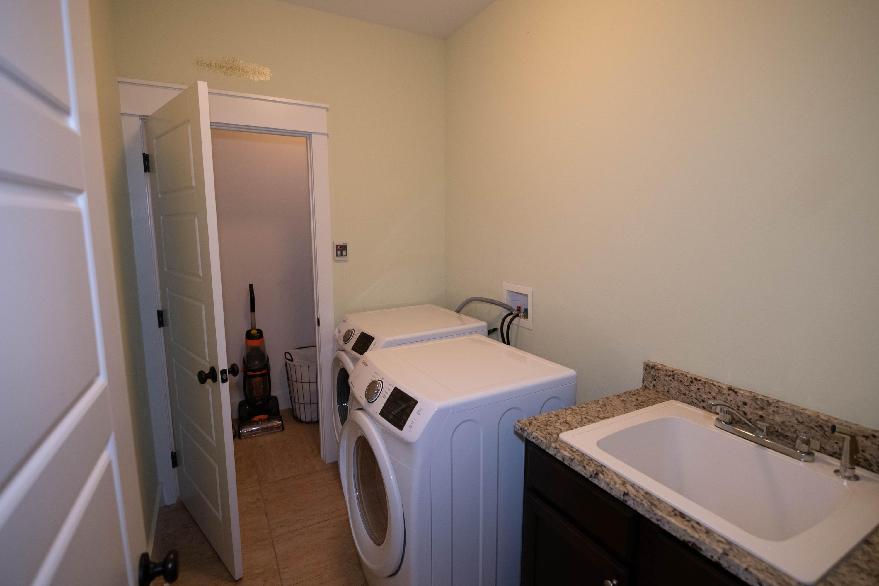 ZACHARY EST - Residential