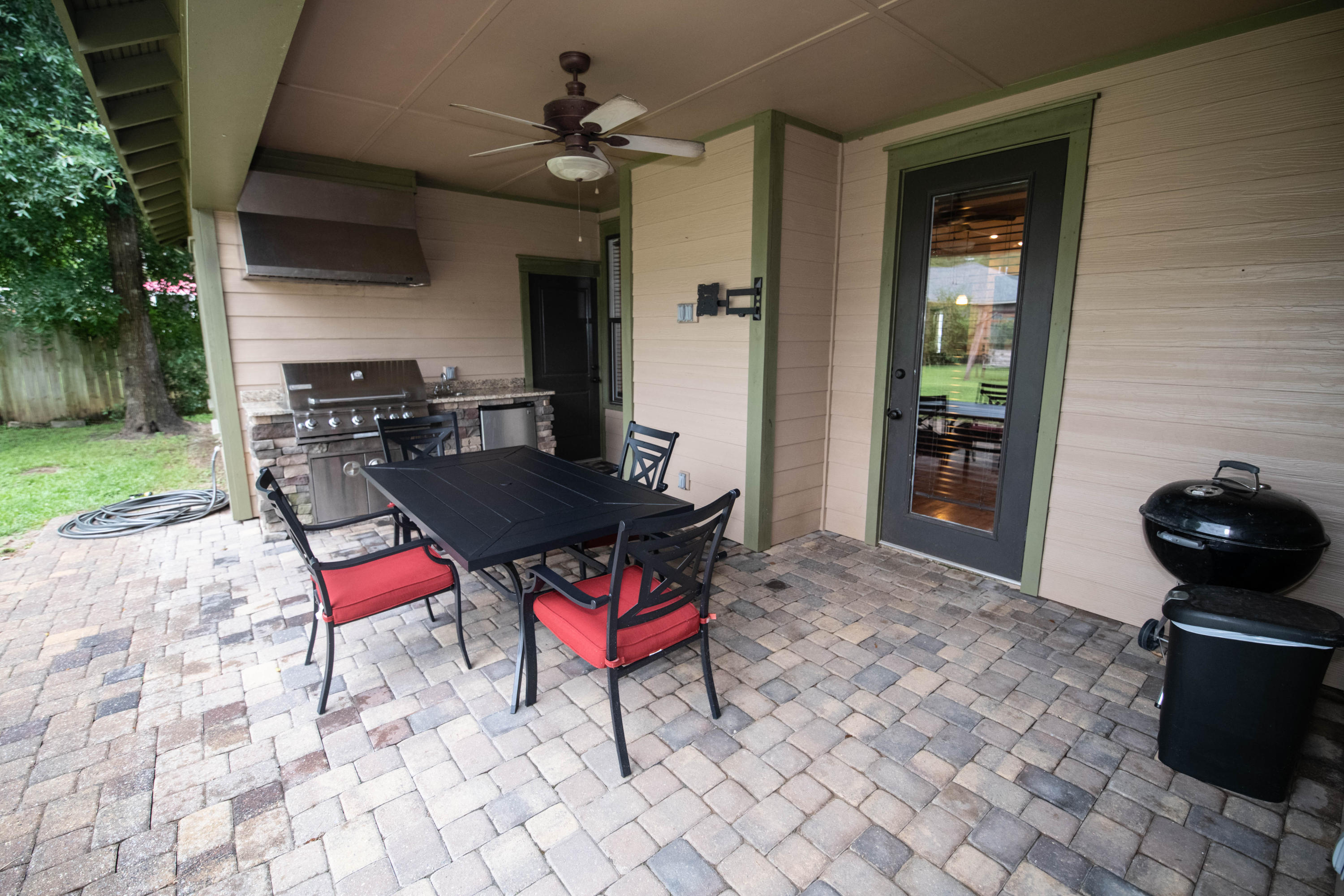 ZACHARY EST - Residential