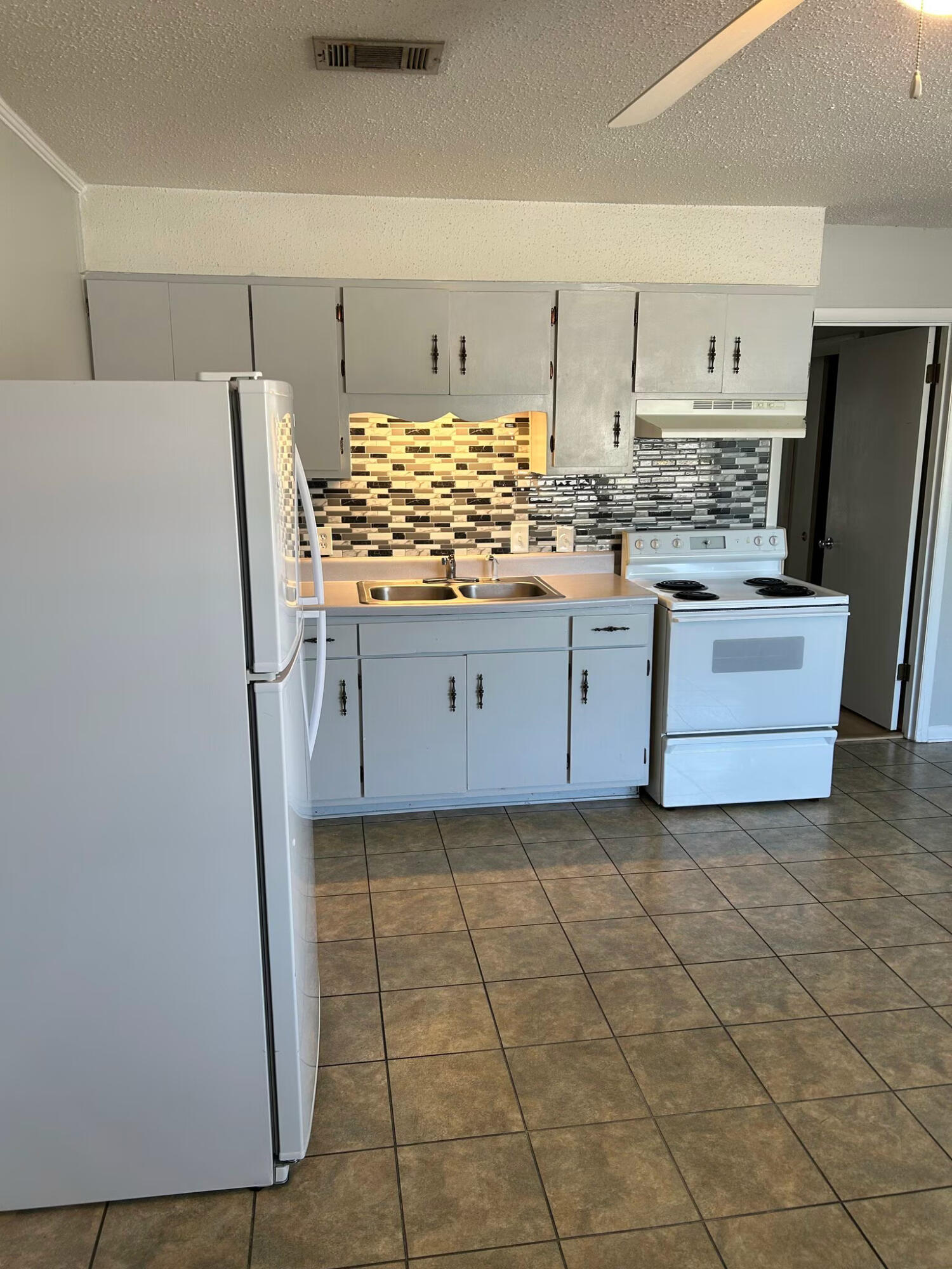 SANTA ROSA CONDO - Residential Lease