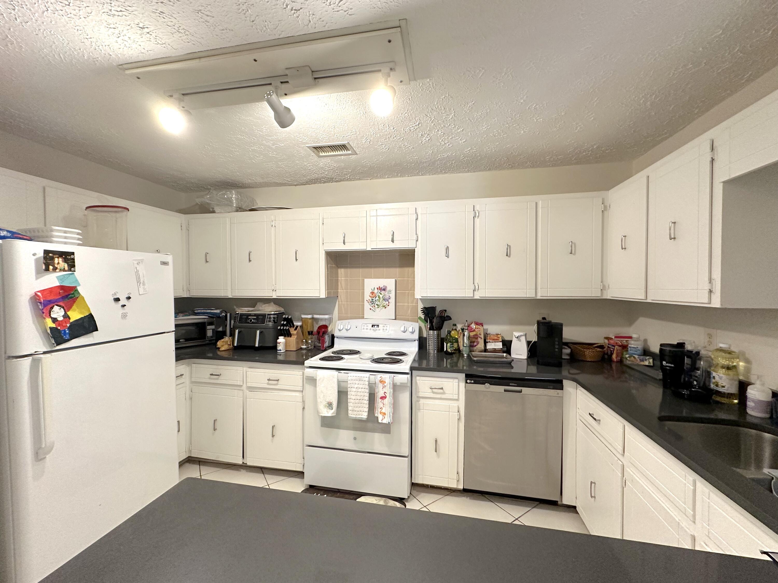 EL CENTRO BEACH - Residential