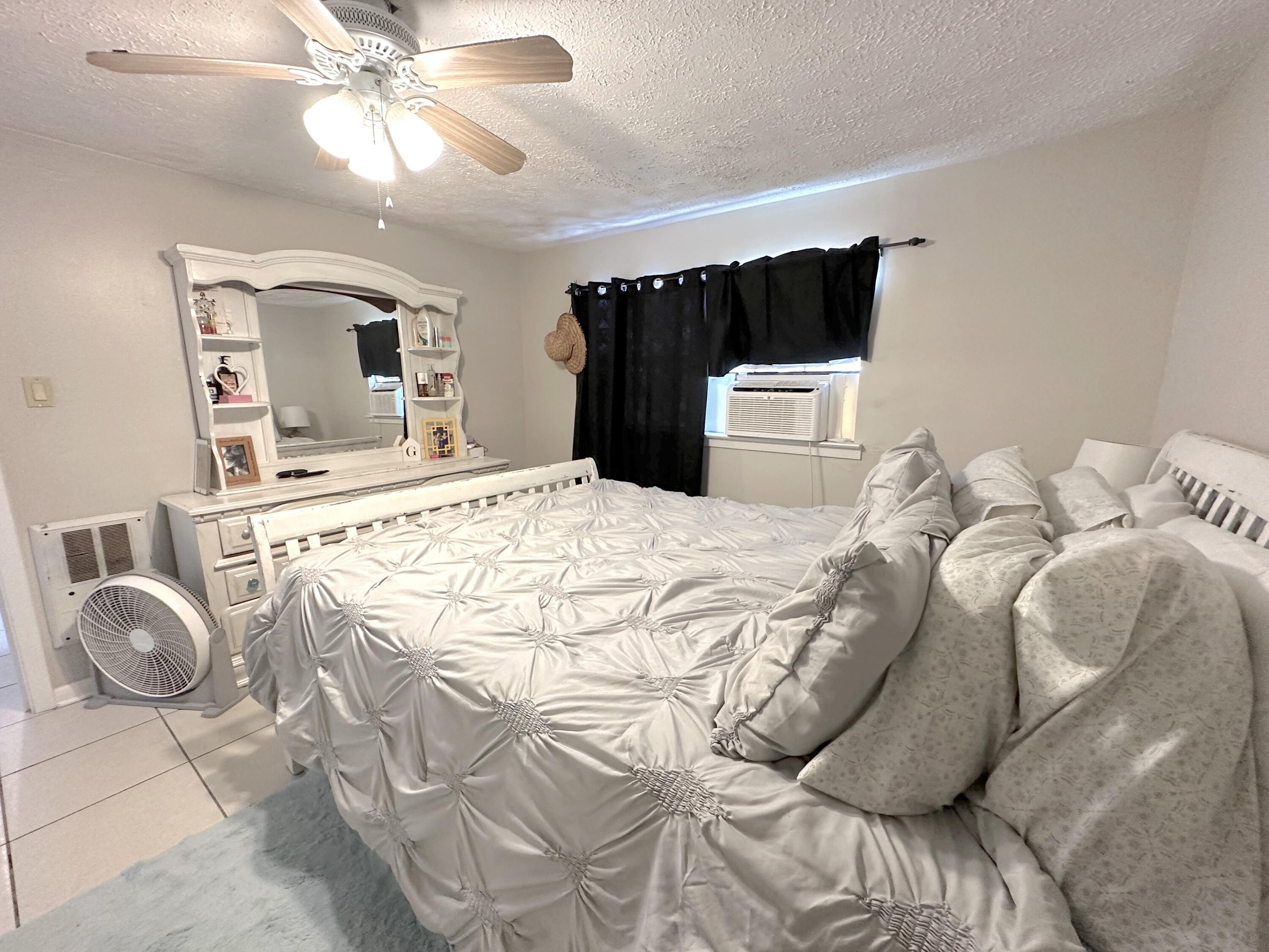 EL CENTRO BEACH - Residential