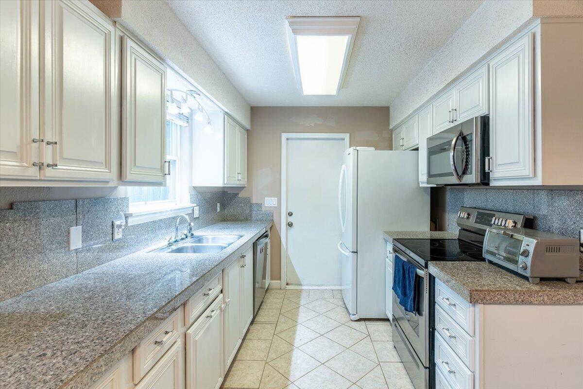 SOUTH POINTE ESTATES - Residential