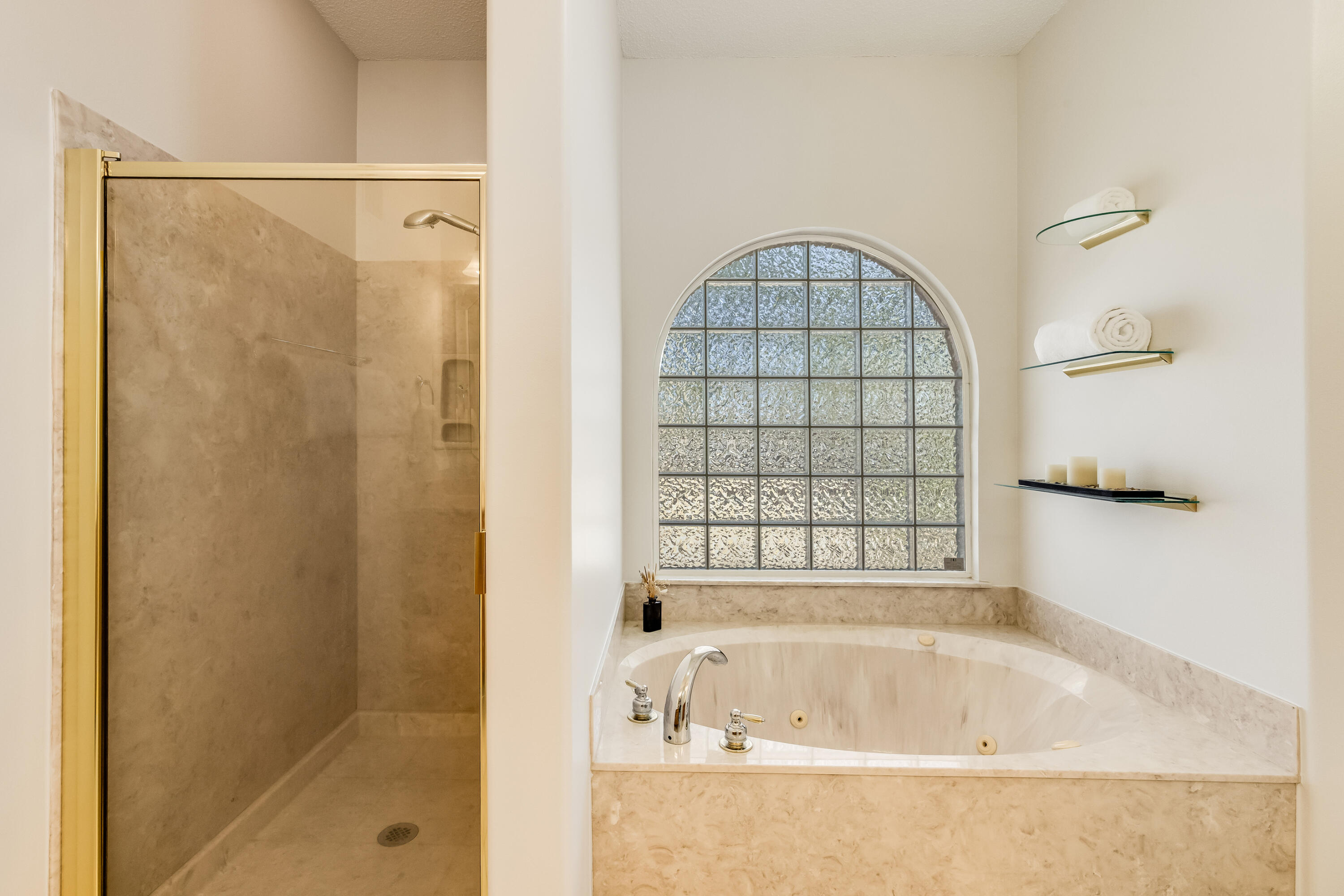 COUNTRY CLUB ESTATES 1 OF CRESTVIEW - Residential